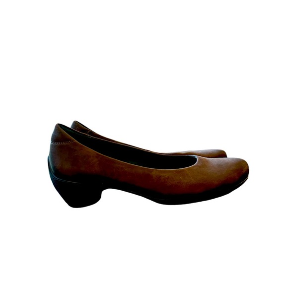 ECCO SHOES -NWOT- Size 38 (Fits like US 7) - - Picture 2 of 4